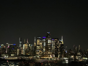 Sunny Apt by the park Mins away from midtown New York Jersey City